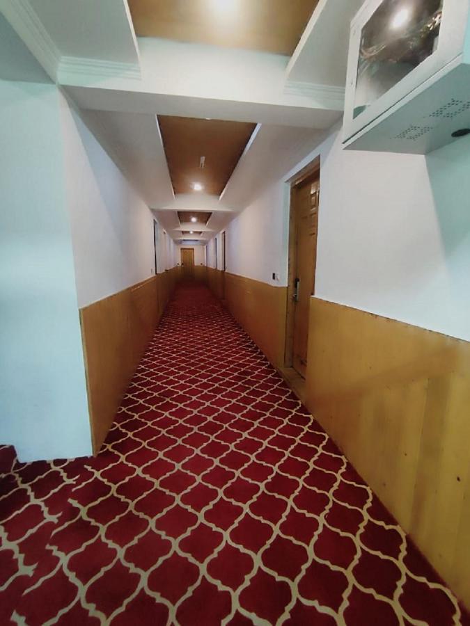 Srīnagar Hotel Sheen מראה חיצוני תמונה