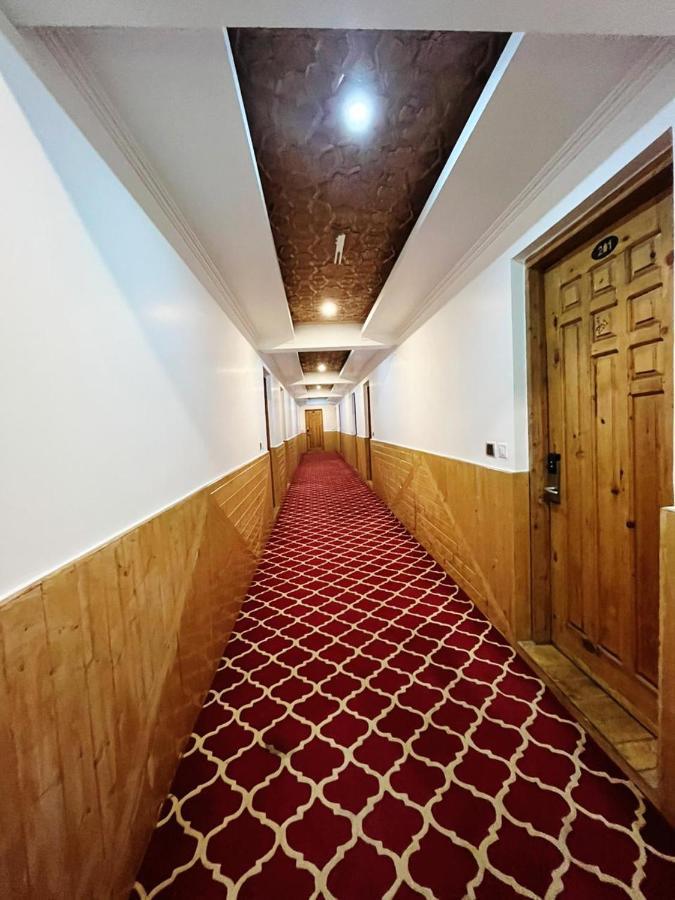 Srīnagar Hotel Sheen מראה חיצוני תמונה
