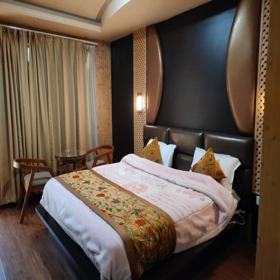 Srīnagar Hotel Sheen מראה חיצוני תמונה