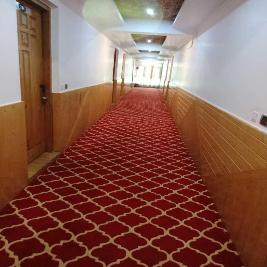 Srīnagar Hotel Sheen מראה חיצוני תמונה