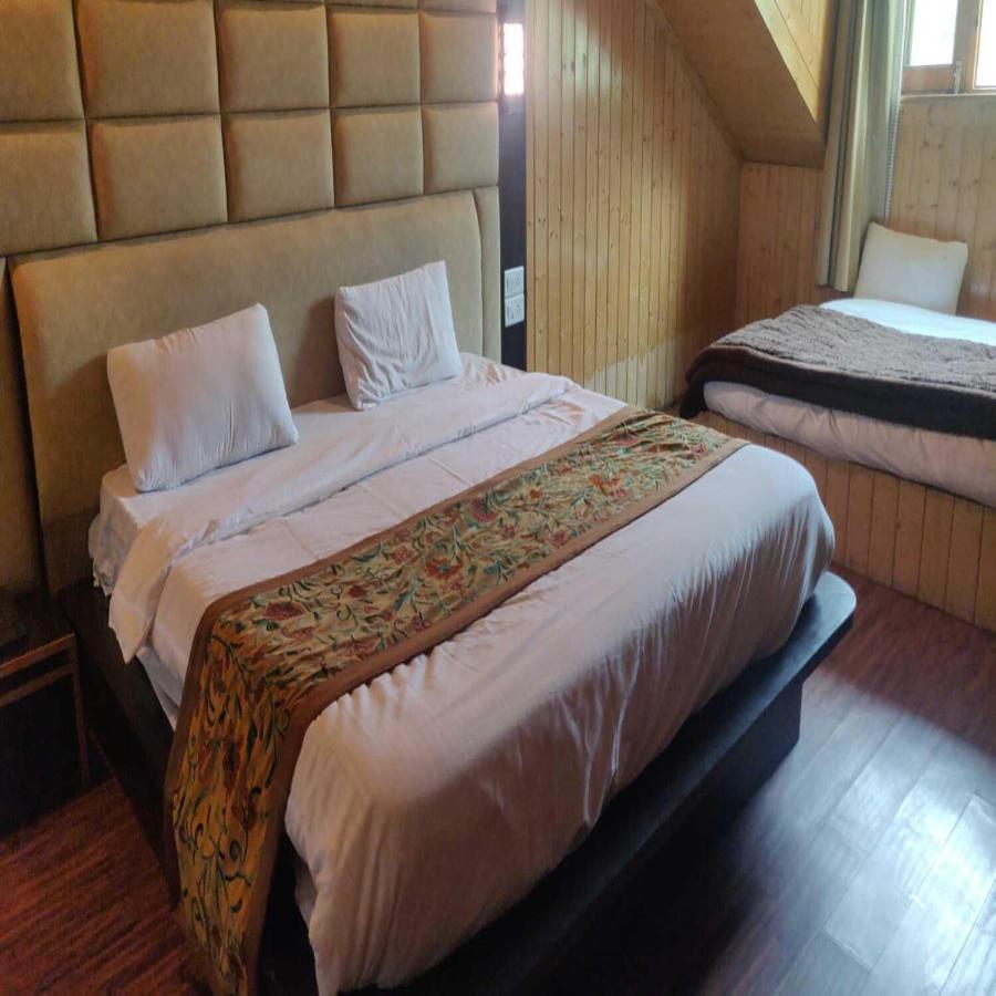 Srīnagar Hotel Sheen מראה חיצוני תמונה