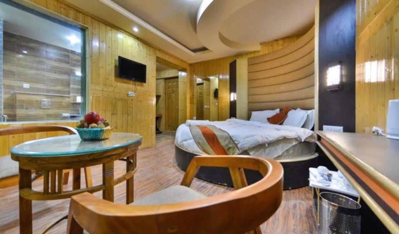 Srīnagar Hotel Sheen מראה חיצוני תמונה
