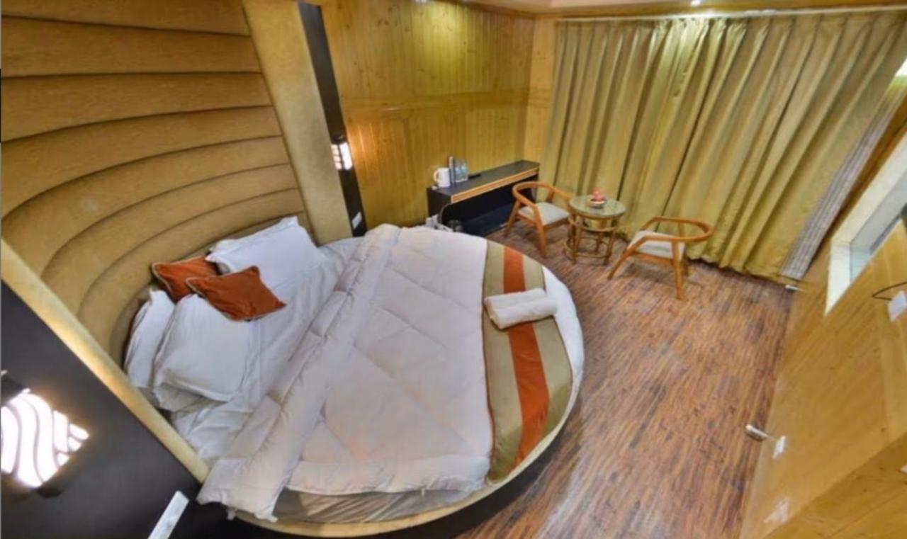 Srīnagar Hotel Sheen מראה חיצוני תמונה