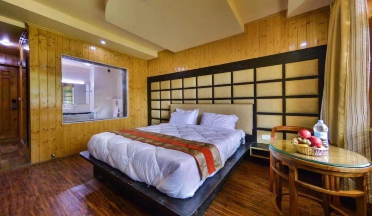 Srīnagar Hotel Sheen מראה חיצוני תמונה